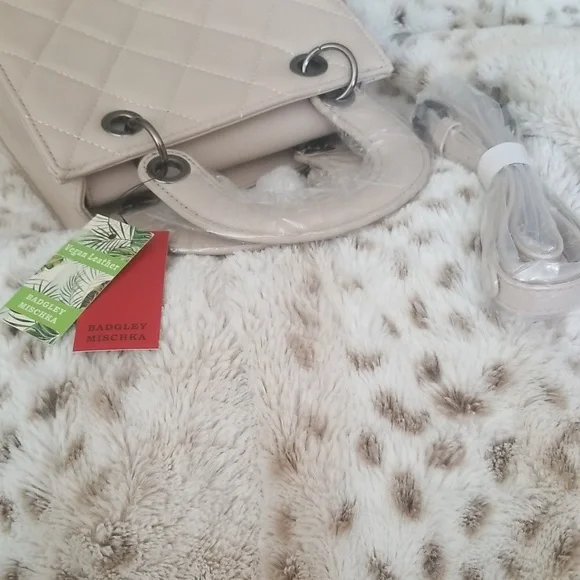 Badgley Mischka Quilted Handbag/Crossbody ♥️HOST PICK♥️ 10/19/23 NWT 8"x6.5"x4" - Picture 11 of 12